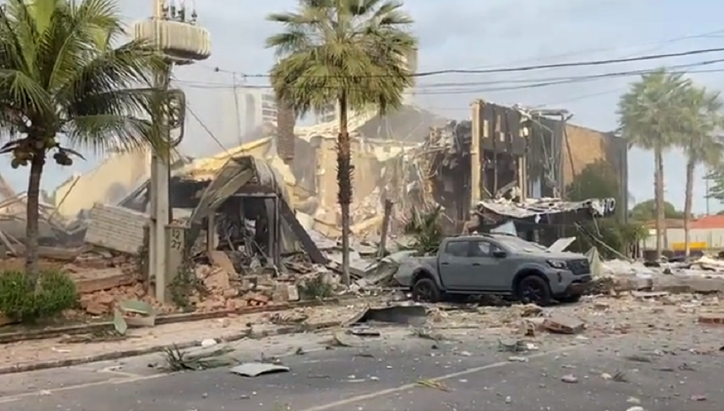 Explosão destrói restaurante do grupo Coco Bambu e outros imóveis em Teresina; assista
