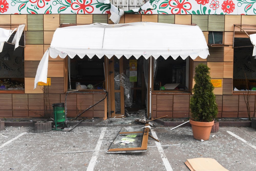 Padarias, cafés e lojas voltam a funcionar em Kiev; ensino retorna nesta segunda