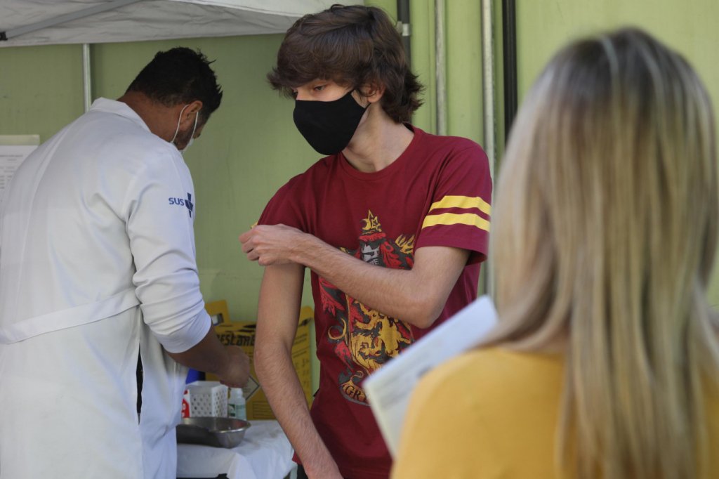 Cidade de SP começa vacinação de adolescentes acima de 12 anos com comorbidades na segunda-feira