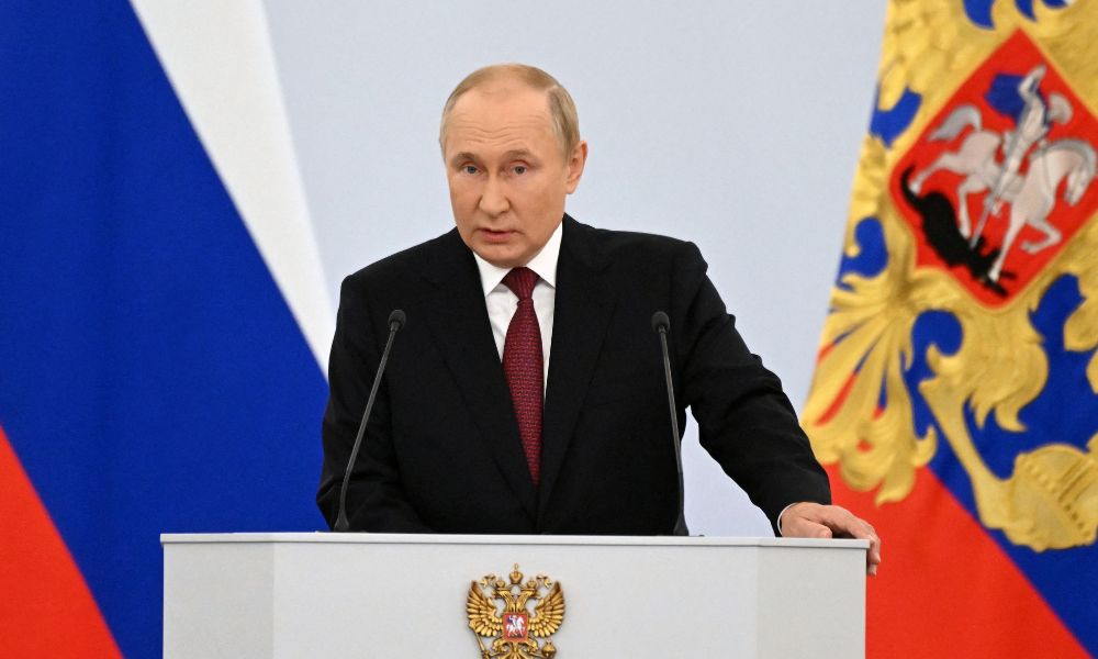 Putin anexa à Rússia regiões ocupadas na Ucrânia e fala em guerra nuclear