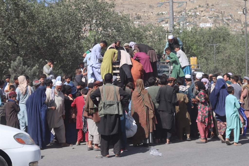 Talibã assume sétima capital de província do Afeganistão e fecha cerco contra mais cidades