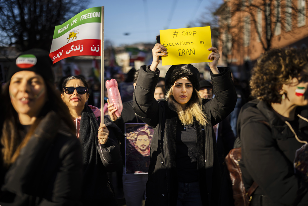 Irã executa outras duas pessoas relacionadas a protestos; ONU critica ação e União Europeia pede fim das sentenças