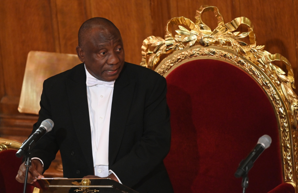 Presidente da África do Sul descarta renúncia em meio a escândalo com relatório