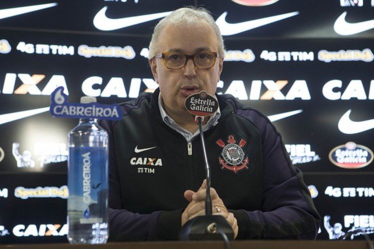 Diretor do Corinthians revela posição que o clube busca no mercado: ‘A tal cereja do bolo’