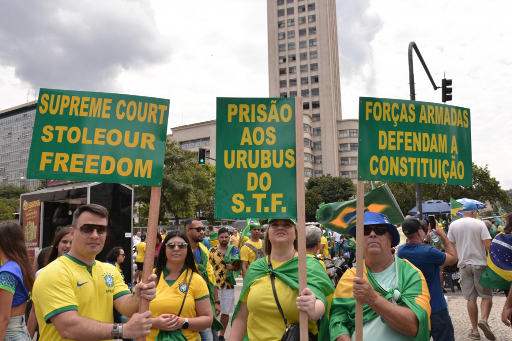 ‘População tem recorrido a quem acredita ter maior reserva moral e patriótica no Brasil’, diz Figueiredo