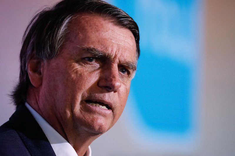 Bolsonaro sobe tom, diz que eleições podem ser conturbadas e volta a criticar o STF
