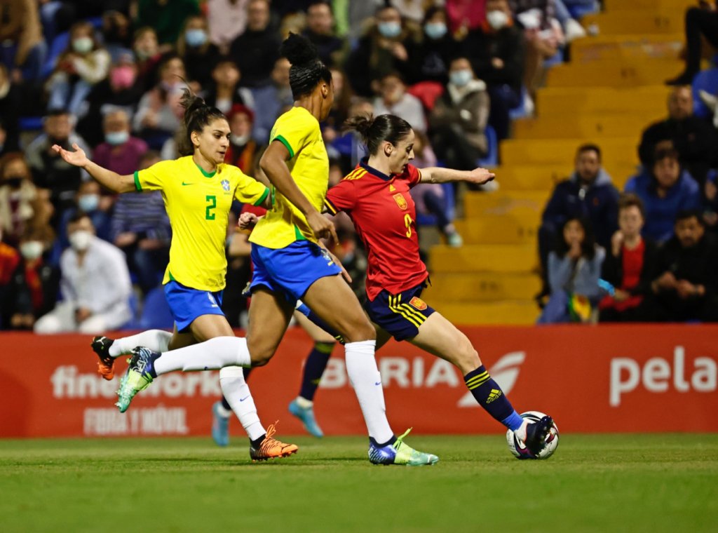 Sem Marta, Brasil empata com a Espanha e chega ao quarto jogo sem vitória