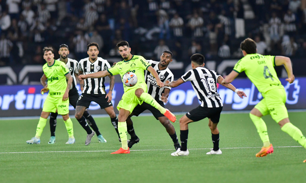 Palmeiras perde do Botafogo na Libertadores e vai precisar de virada para evitar agosto trágico 