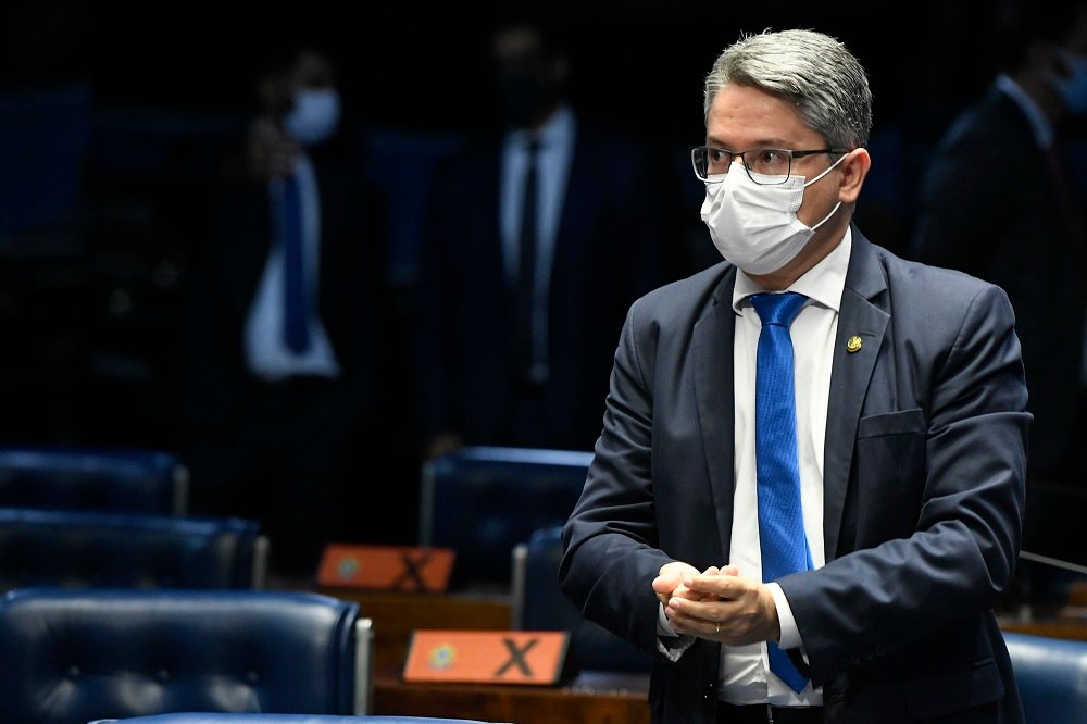 Alessandro Vieira repudia falas de Barroso sobre as Forças Armadas: ‘Erro muito grave’