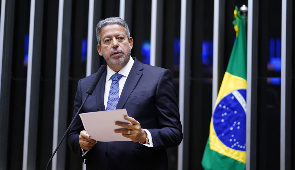 ‘É hora de distensionar o Brasil’, diz Lira em discurso da vitória