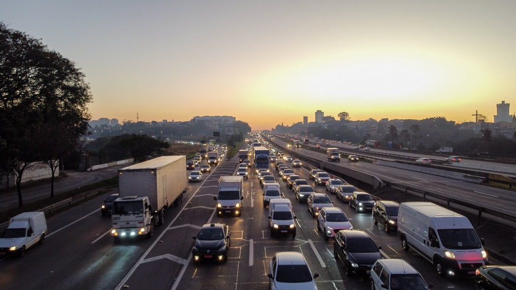 Corpus Christi e trânsito nas rodovias: qual é o melhor horário para pegar a estrada em SP?