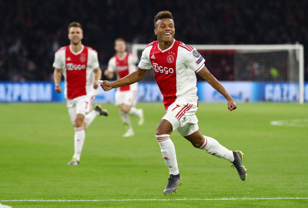 Ajax acerta venda de David Neres ao Shakhtar Donetsk, diz jornalista italiano