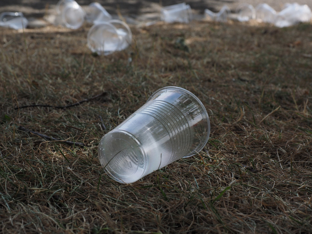 Reino Unido decide proibir a venda de utensílios de plástico de uso único