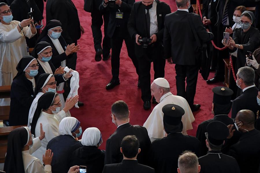 Papa Francisco defende tolerância religiosa em seus primeiros discursos no Iraque