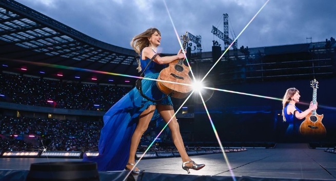 Taylor Swift celebra 100º show da ‘Eras Tour’ e desabafa sobre fim da turnê