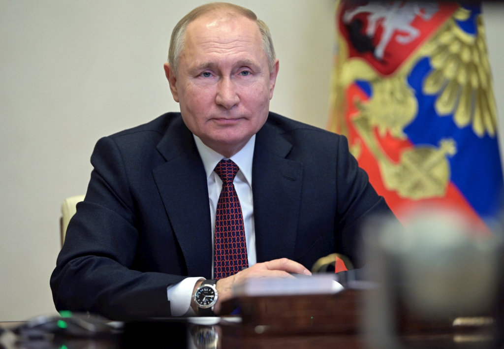 Vladimir Putin parabeniza Charles III por proclamação e deseja ‘forte saúde’ ao rei