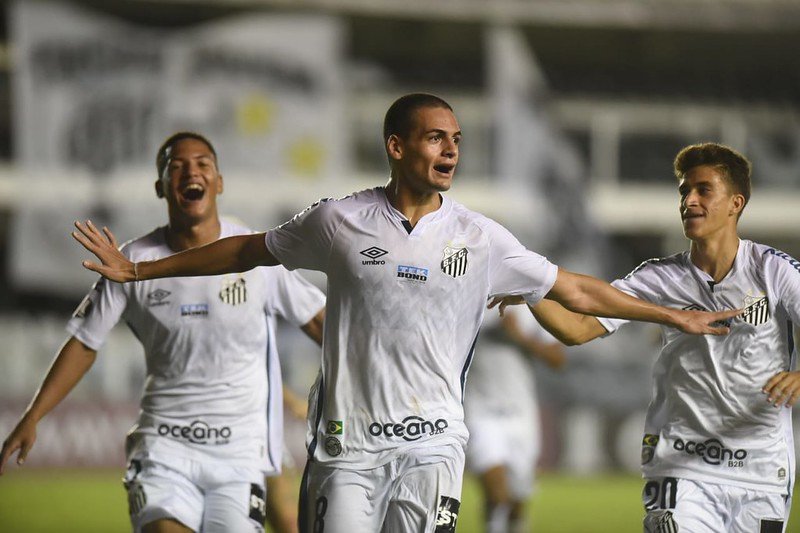 Com gols de Meninos da Vila, Santos estreia com vitória na Libertadores e abre vantagem