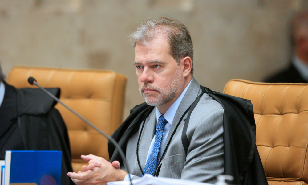 Ministro Dias Toffoli recebe alta após internação por pneumonia