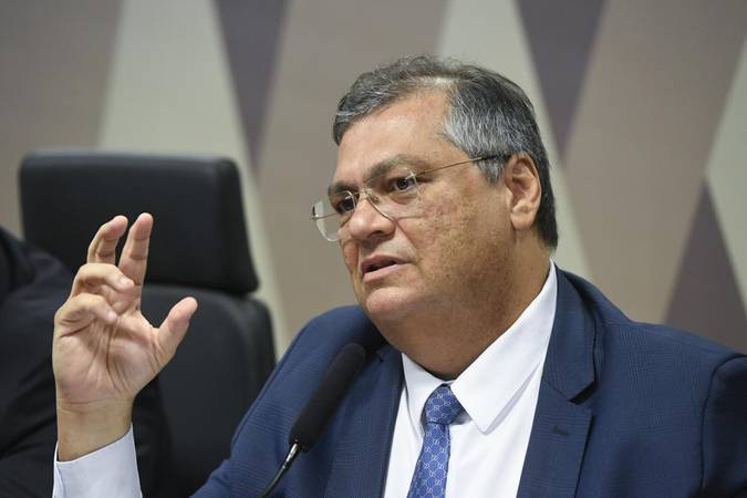 Flávio Dino defende autonomia do STF em meio a pressões do Congresso 