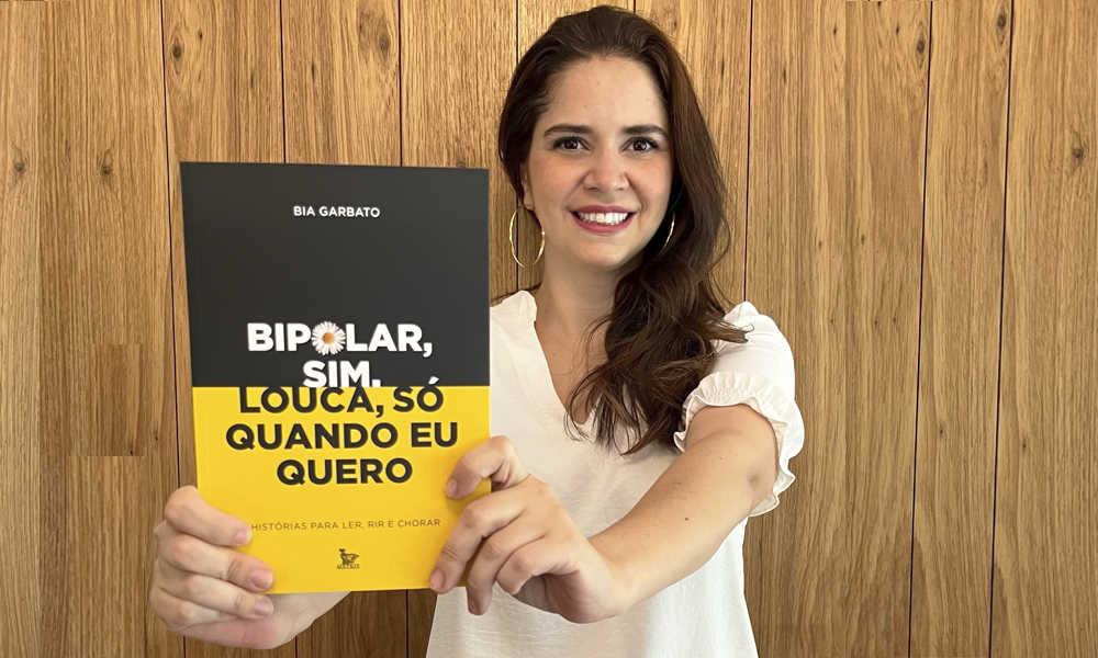 Colunista do site da Jovem Pan, Bia Garbato lança o livro ‘Bipolar, Sim. Louca, Só Quando Eu Quero’ com histórias para rir e chorar
