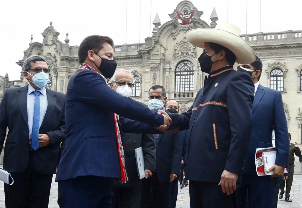 Presidente do Peru anuncia renúncia de primeiro-ministro e abre nova crise no país