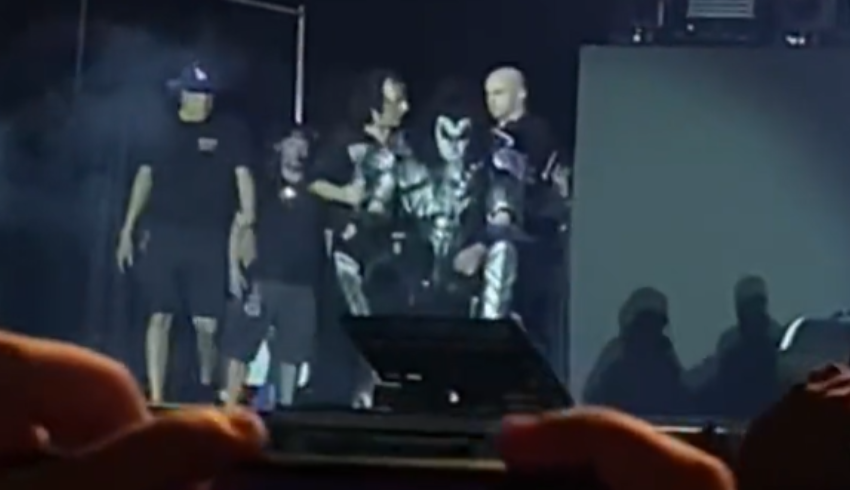Kiss interrompe show em Manaus após o baixista Gene Simmons passar mal; assista