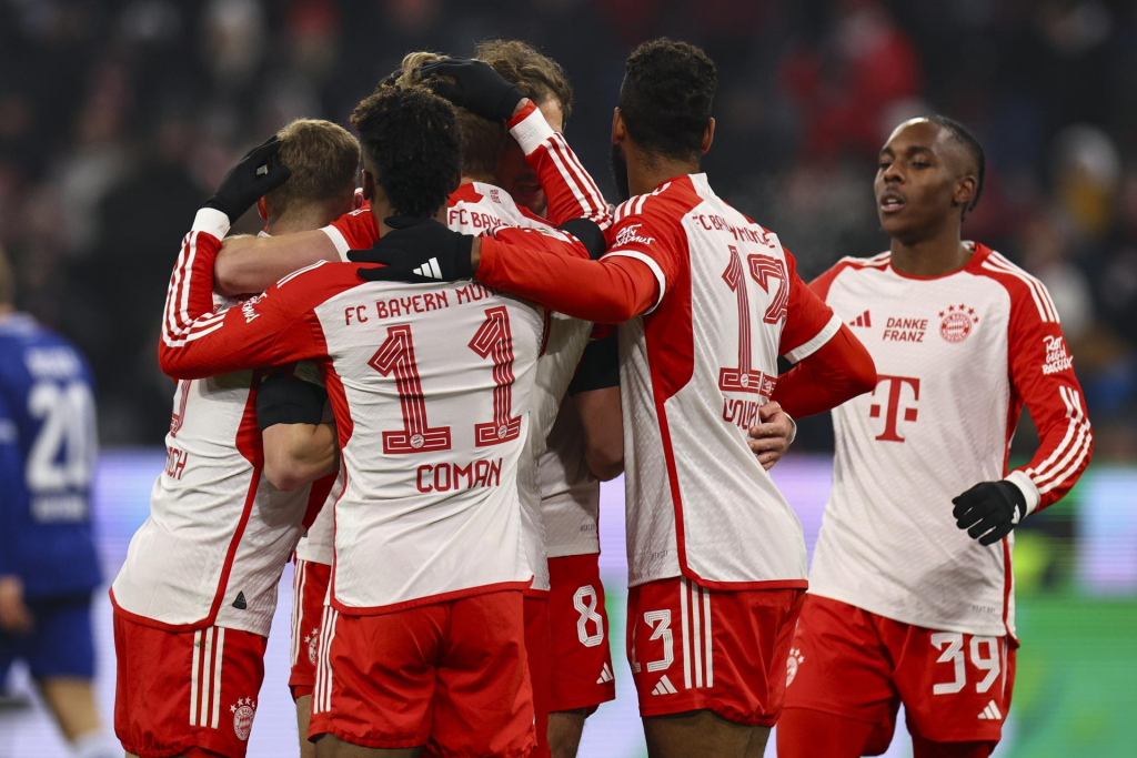 Bayern de Munique derrota Hoffenheim e se aproxima do líder Bayer Leverkusen