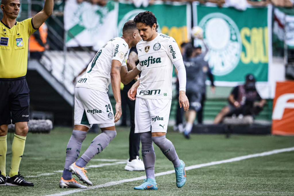 Palmeiras confirma lesão de Raphael Veiga na coxa; Zé Rafael se livra de contusão