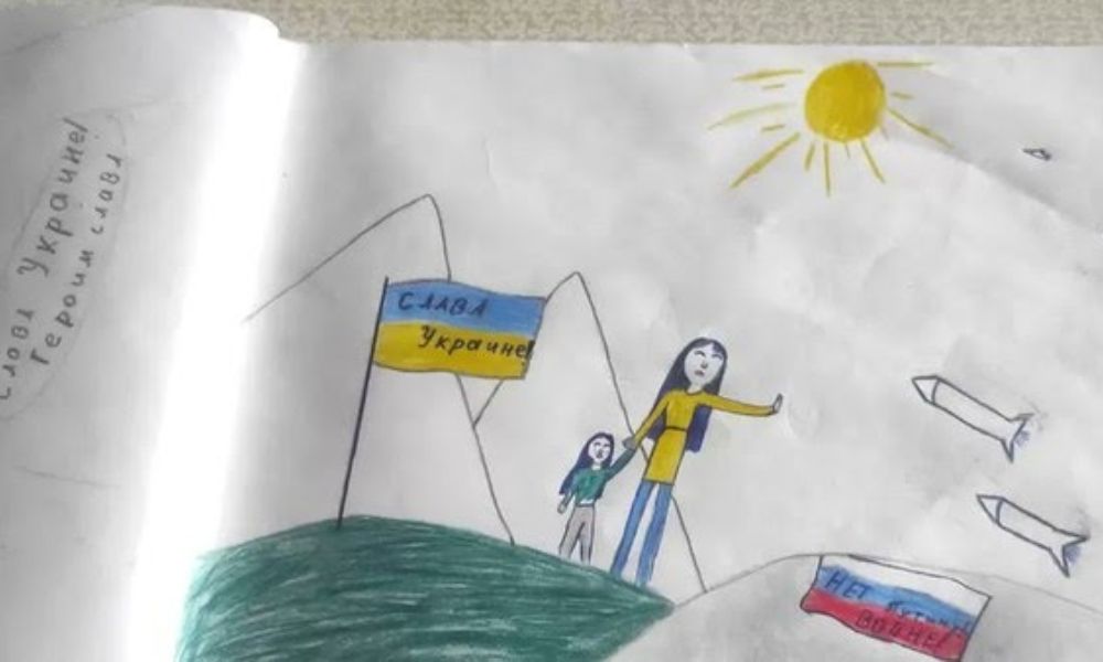 Russo é condenado a dois anos de prisão por causa de desenho da filha criticando guerra na Ucrânia