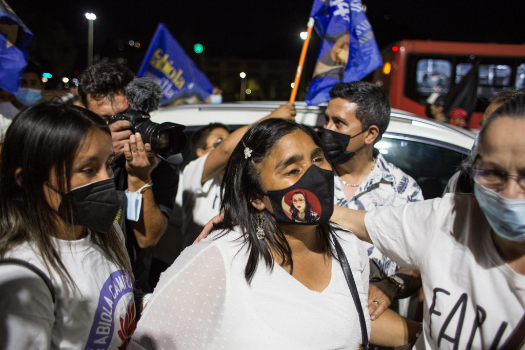 Chile elege vítima de repressão policial para Senado e leva esquerda e ultradireita ao segundo turno