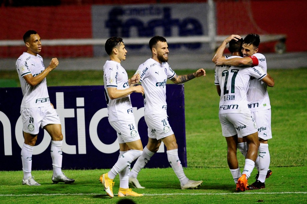 Em jogo com pênalti anulado pelo VAR, Palmeiras vence o Sport por 1 a 0