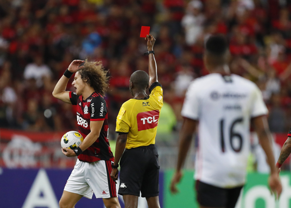 CBF afasta árbitros da partida entre Flamengo e Athletico-PR pela Copa do Brasil