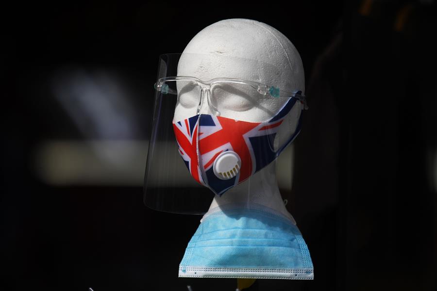 Após suspender uso obrigatório de máscaras em escolas, Inglaterra sofre com aumento de casos de Covid-19