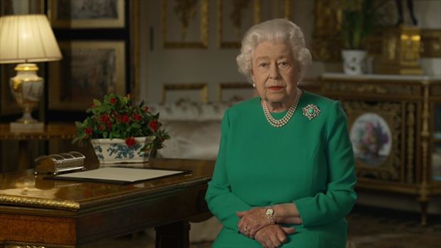 Em discurso de Natal, Rainha Elizabeth II enaltece profissionais de saúde