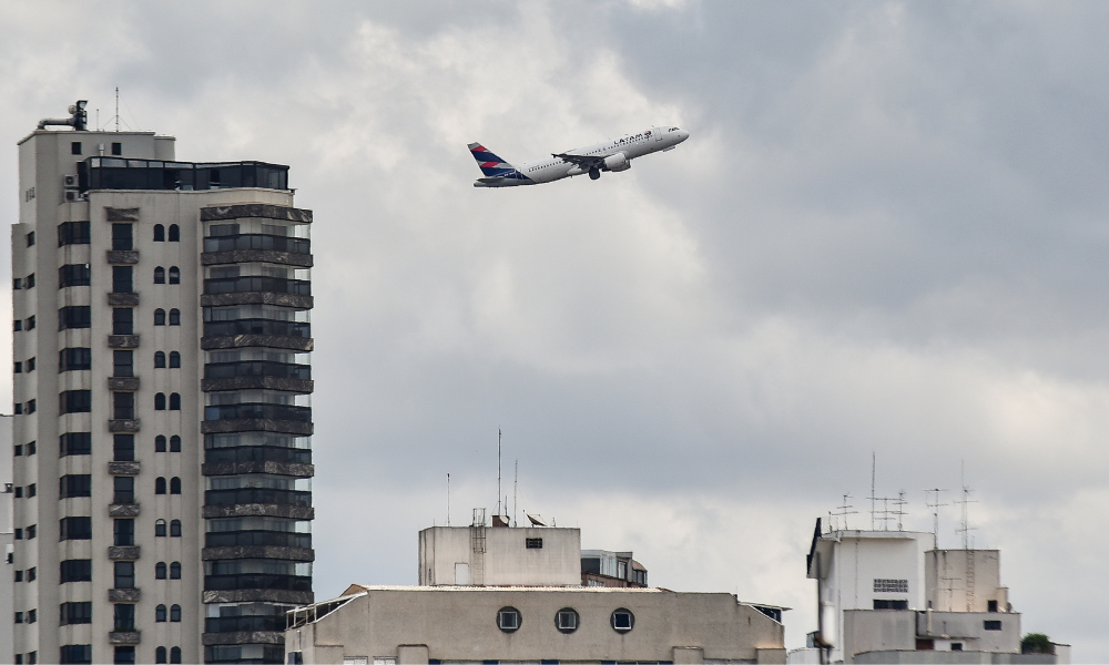 Congresso discute regras para entrada de novas companhias aéreas no Brasil