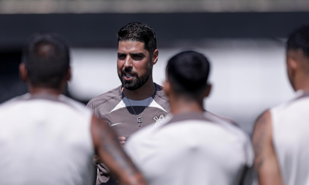 Corinthians anuncia António Oliveira como novo treinador