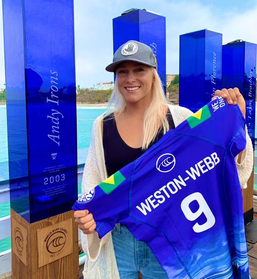 Tatiana Weston-Webb perde final para Carissa Moore e fica com vice do Mundial de Surfe