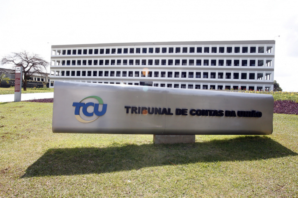 TCU entrega ao TSE lista de gestores públicos com contas irregulares
