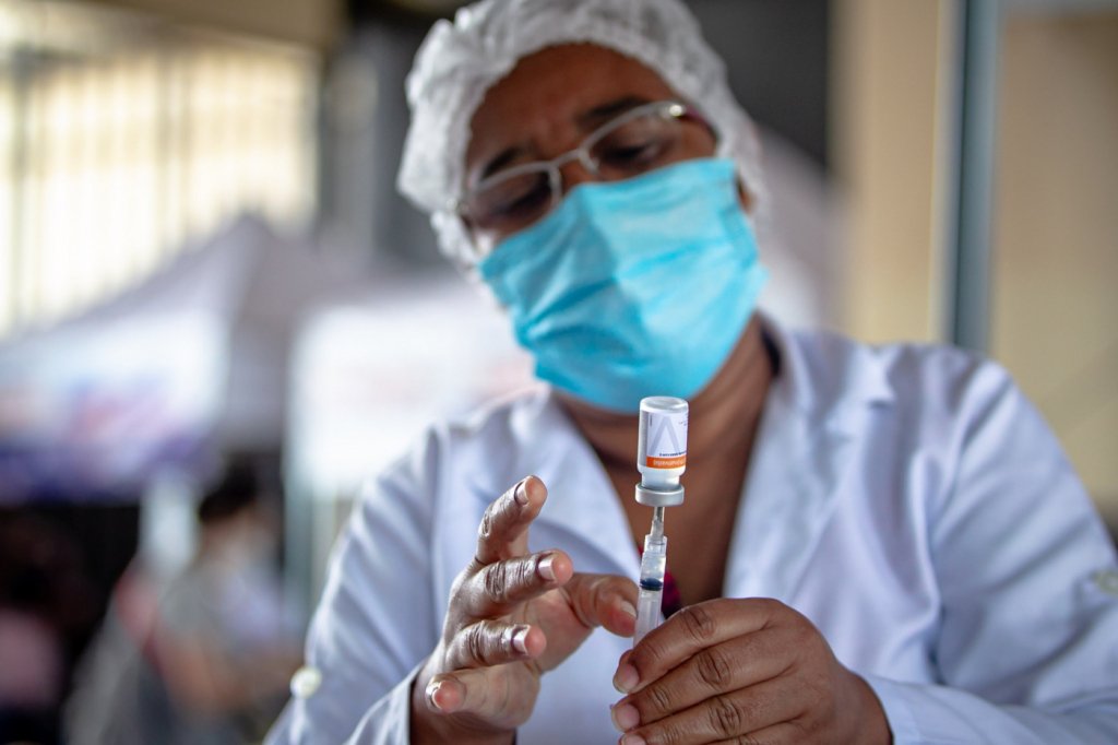 Cidade de SP antecipa vacinação contra Covid-19 para profissionais de saúde acima de 42 anos