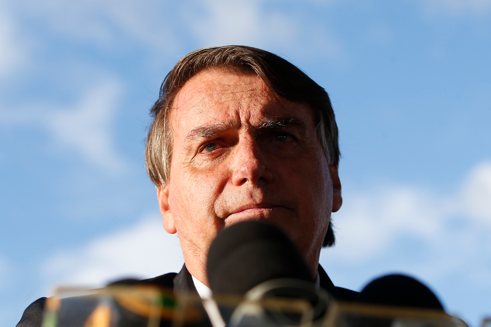 ‘Teremos problemas sociais gravíssimos’, diz Bolsonaro sobre medidas de isolamento