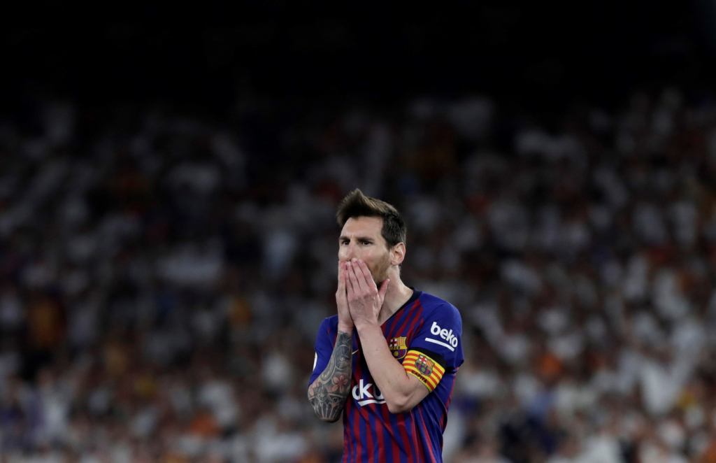 ‘Estou cansado de ser sempre o problema no Barcelona’, reclama Messi