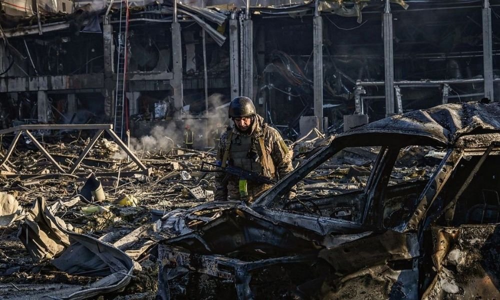 Guerra na Ucrânia completa um mês sem cessar-fogo no horizonte; relembre os principais acontecimentos