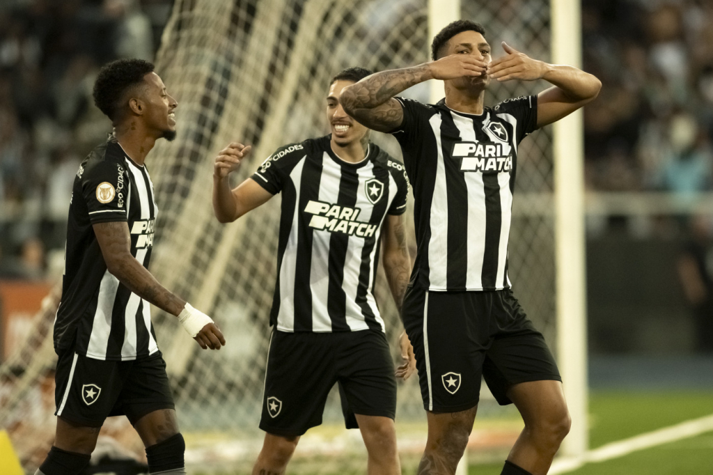 Presidente do Botafogo promete reforços e já faz contas para título do Brasileirão; confira