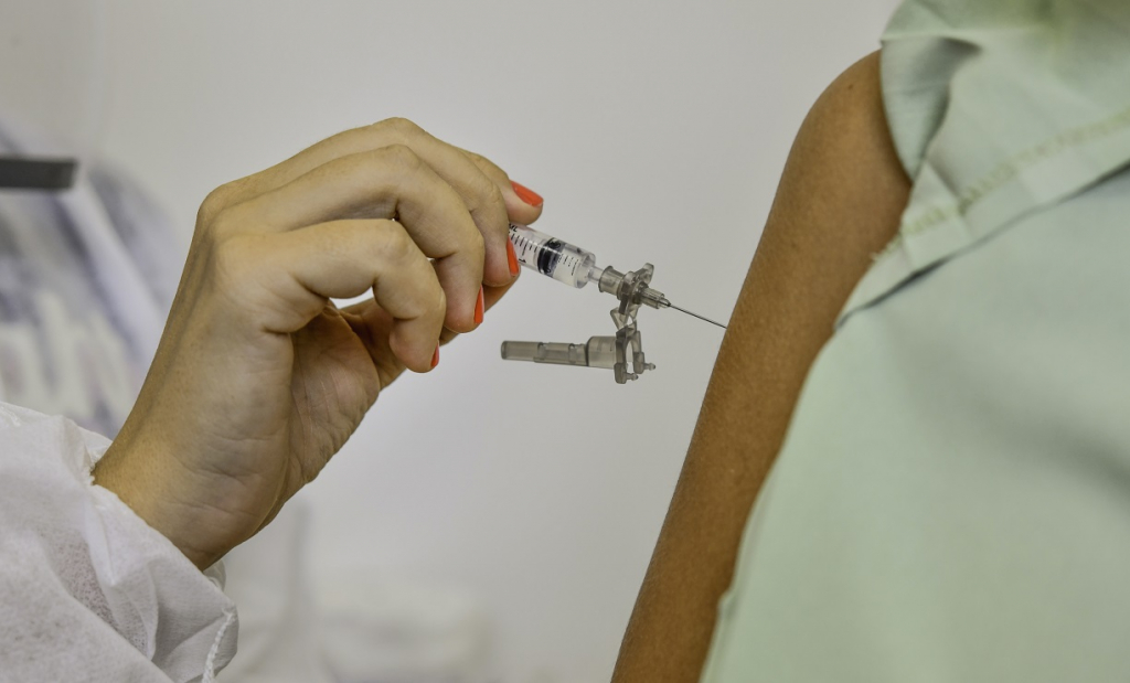 Brasil se aproxima de 28 milhões de vacinados contra a Covid-19