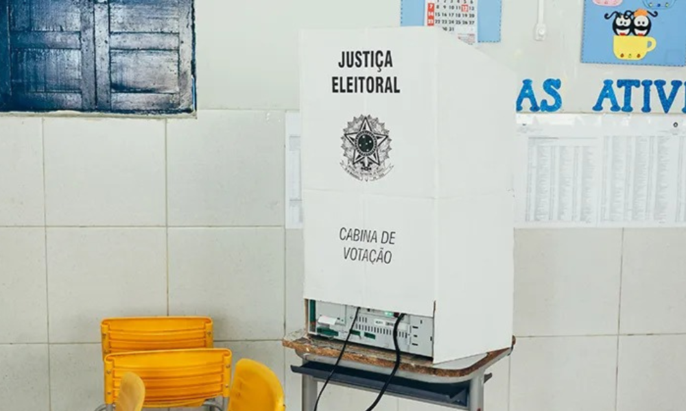 Mulher é presa após fotografar votos da urna no Amapá