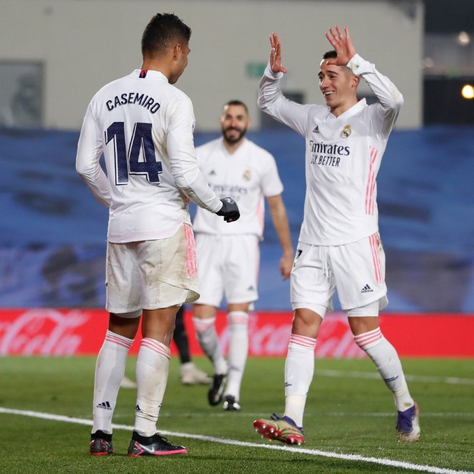 Casemiro marca, Real Madrid vence o Granada e segue na 2ª posição do Espanhol