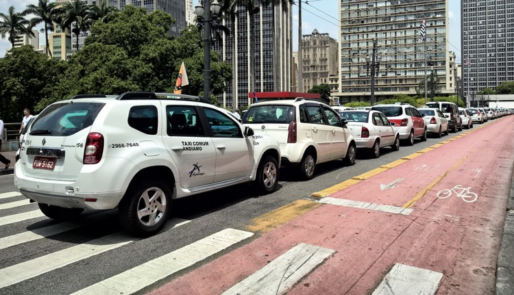 Prefeitura de São Paulo libera 1.500 licenças para táxis híbridos e elétricos