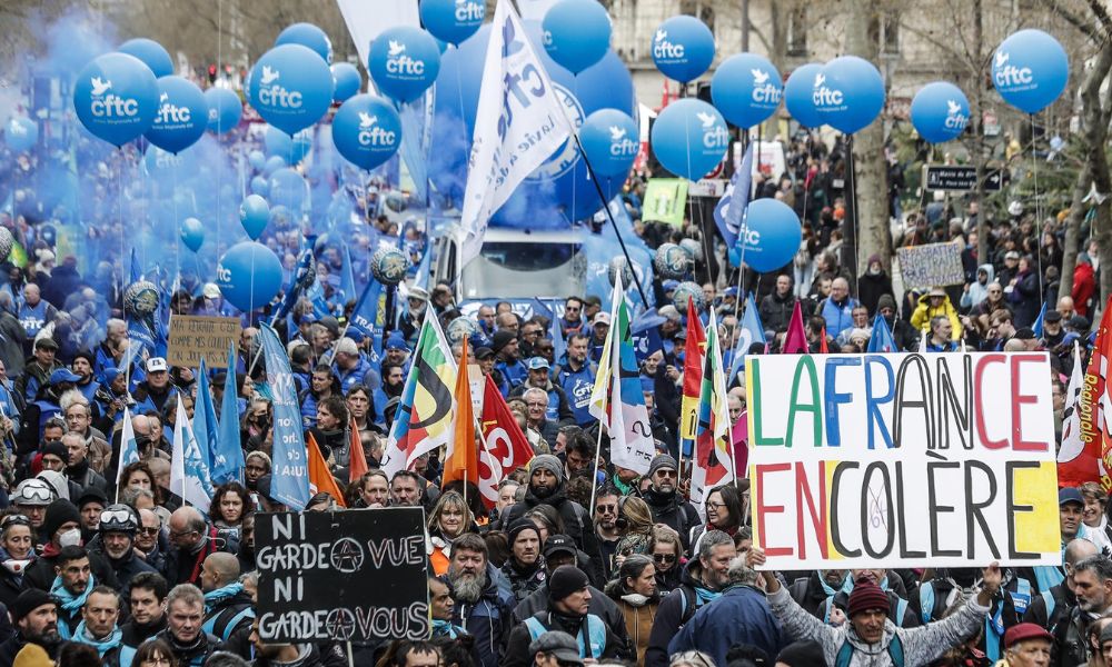 Garis encerram greve em Paris, mas mobilização contra reforma da previdência continua