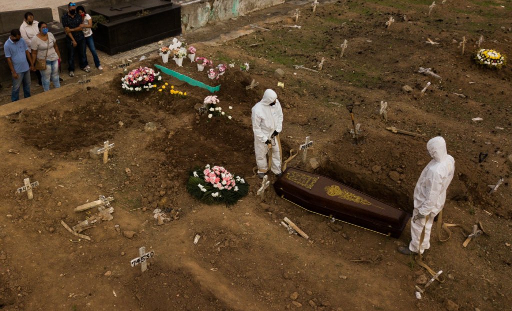 Brasil registra 1.214 novas mortes por Covid-19; total é de 218 mil