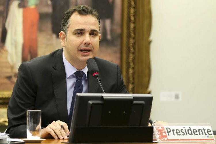 Com carta pela democracia, Rodrigo Pacheco oficializa candidatura à presidência do Senado
